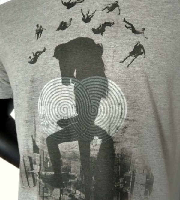 Camiseta Leguas modelo Teseo gris detalle